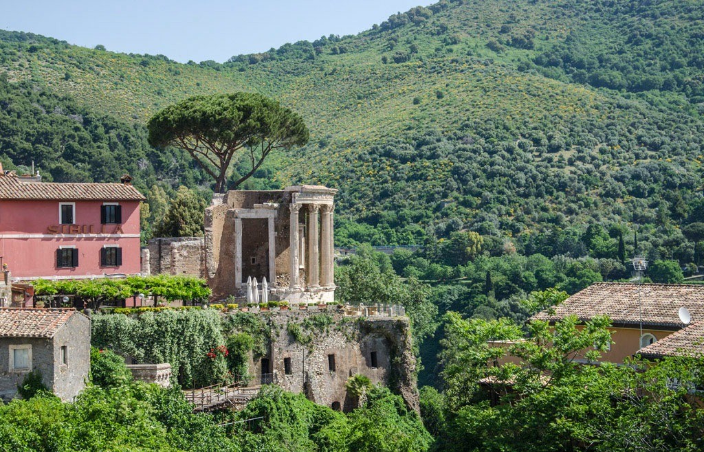 Panorama with view of the Tivoli's acropolis