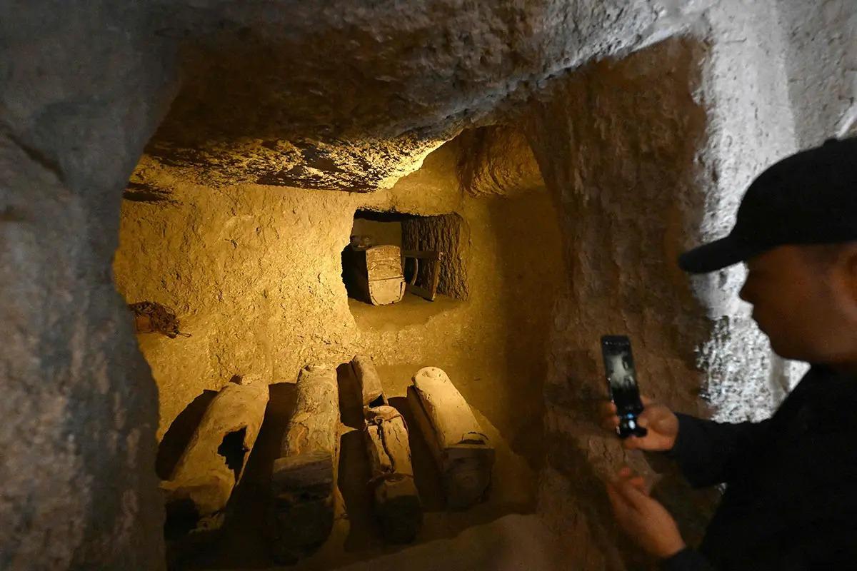 Discovered in Luxor Ancient Tombs and Funerary Wells • Neperos