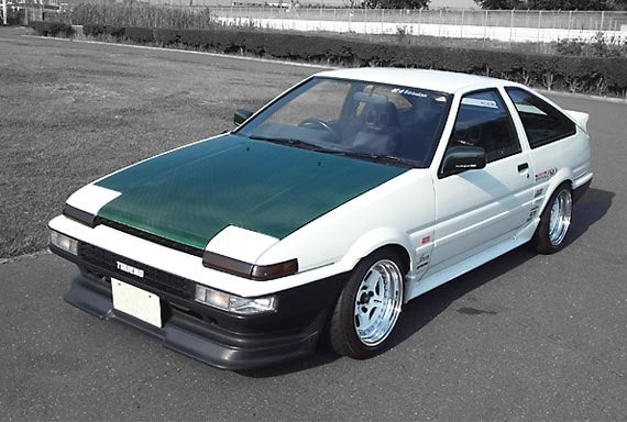 The legendary Trueno panda in the version dedicated to Shuichi Shigeno with carbon hood and 200 HP u