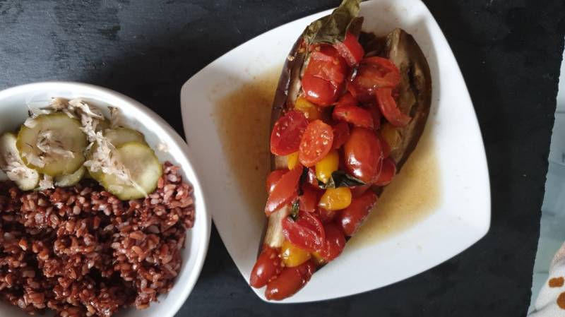 Aubergine and tomatoes in slow cooker 