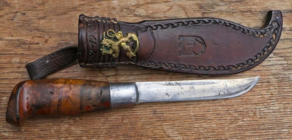 A puukko dating from 1939-1940, with its case. Was this the pukku that Gilgamesh lost in the Underwo