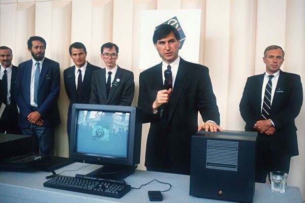 Oct 12, 1988, Steve Jobs unveils his NEXT computer Cube 