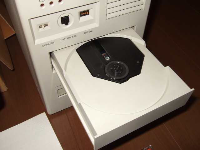 Particular of the HKT-01 GD-ROM drive.