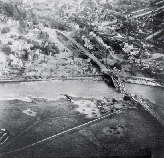 The Arnhem's bridge was destroyed by American bombers in October 1944