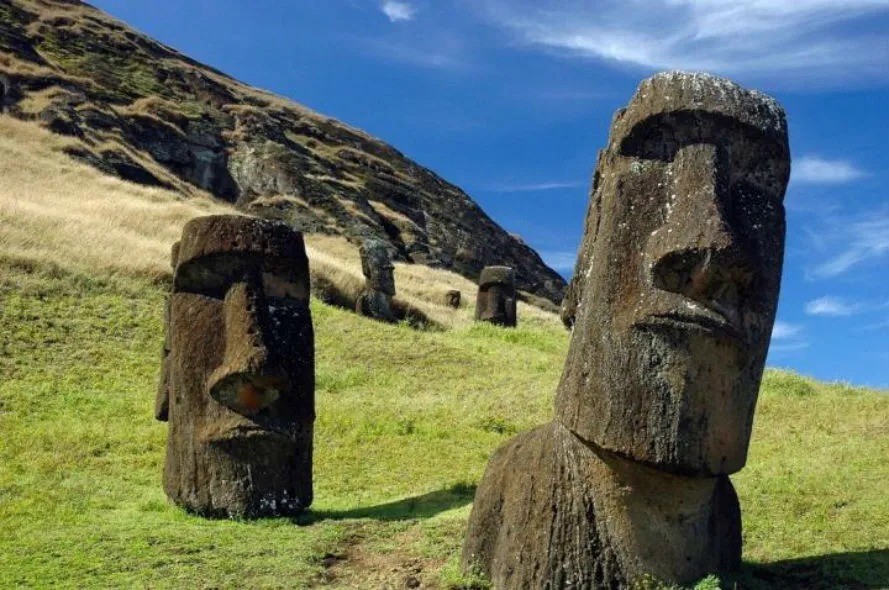The Easter Island (Rapa Nui - Te Pito or Te Henua)