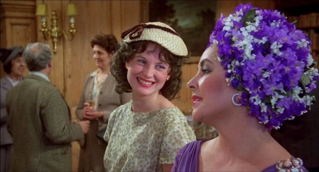 Geraldine Chaplin as Ella Zelinsky on the left. Elizabeth Taylor as Marina Gregg-Rudd on the right.