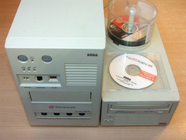 Sega's official Development System for the Dreamcast: HKT-01 unit (left) and HKT-0400 unit (right).