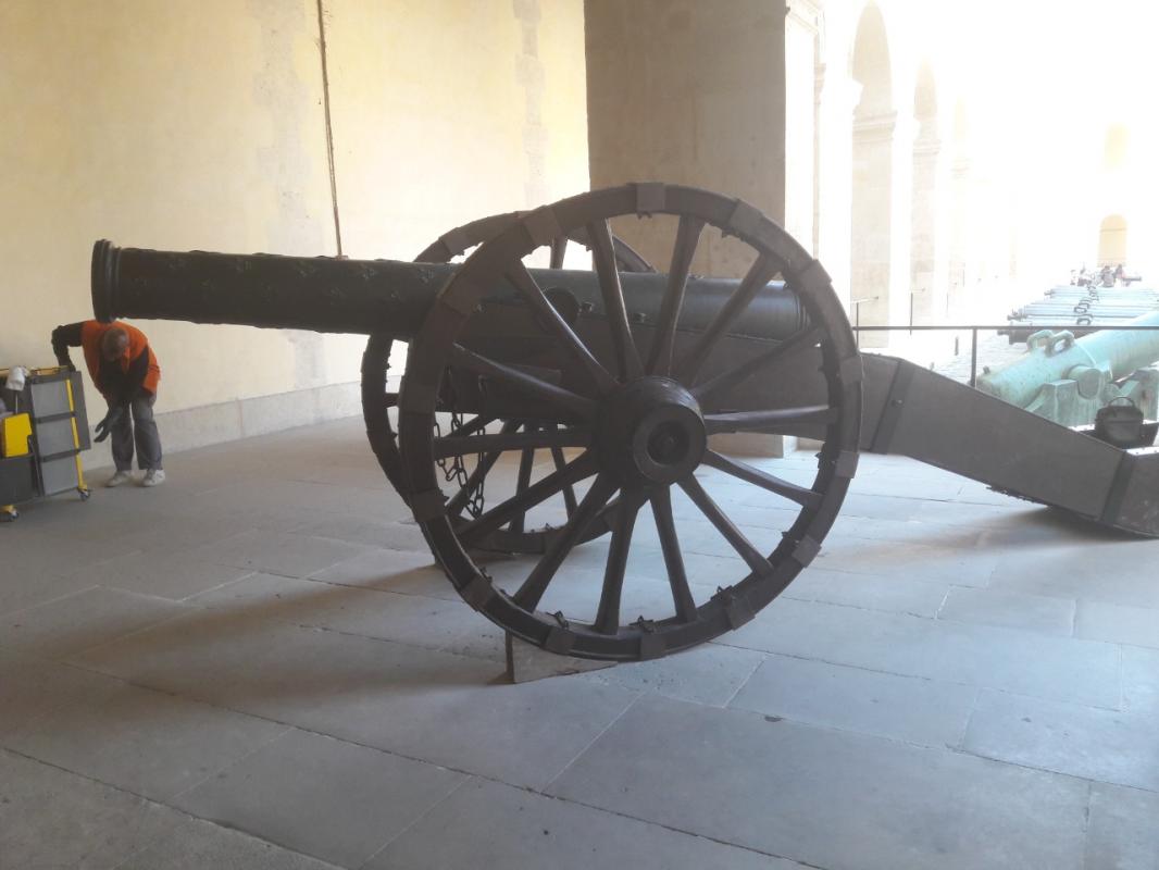 The Invalides: Napoleon's Tomb and the Army Museum