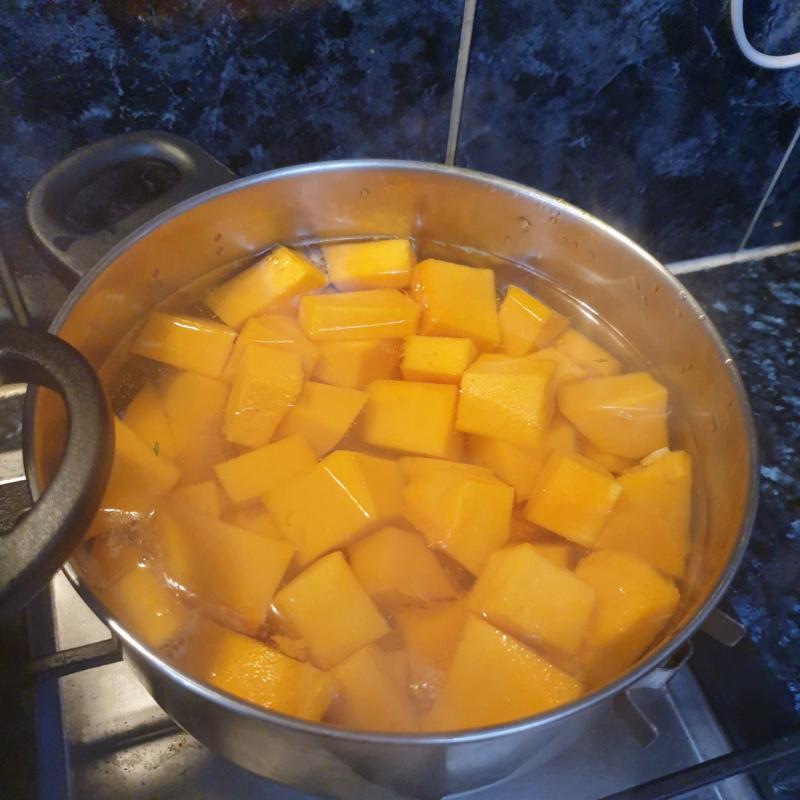 Start cooking rhe pumpking separated and then add it to prawns